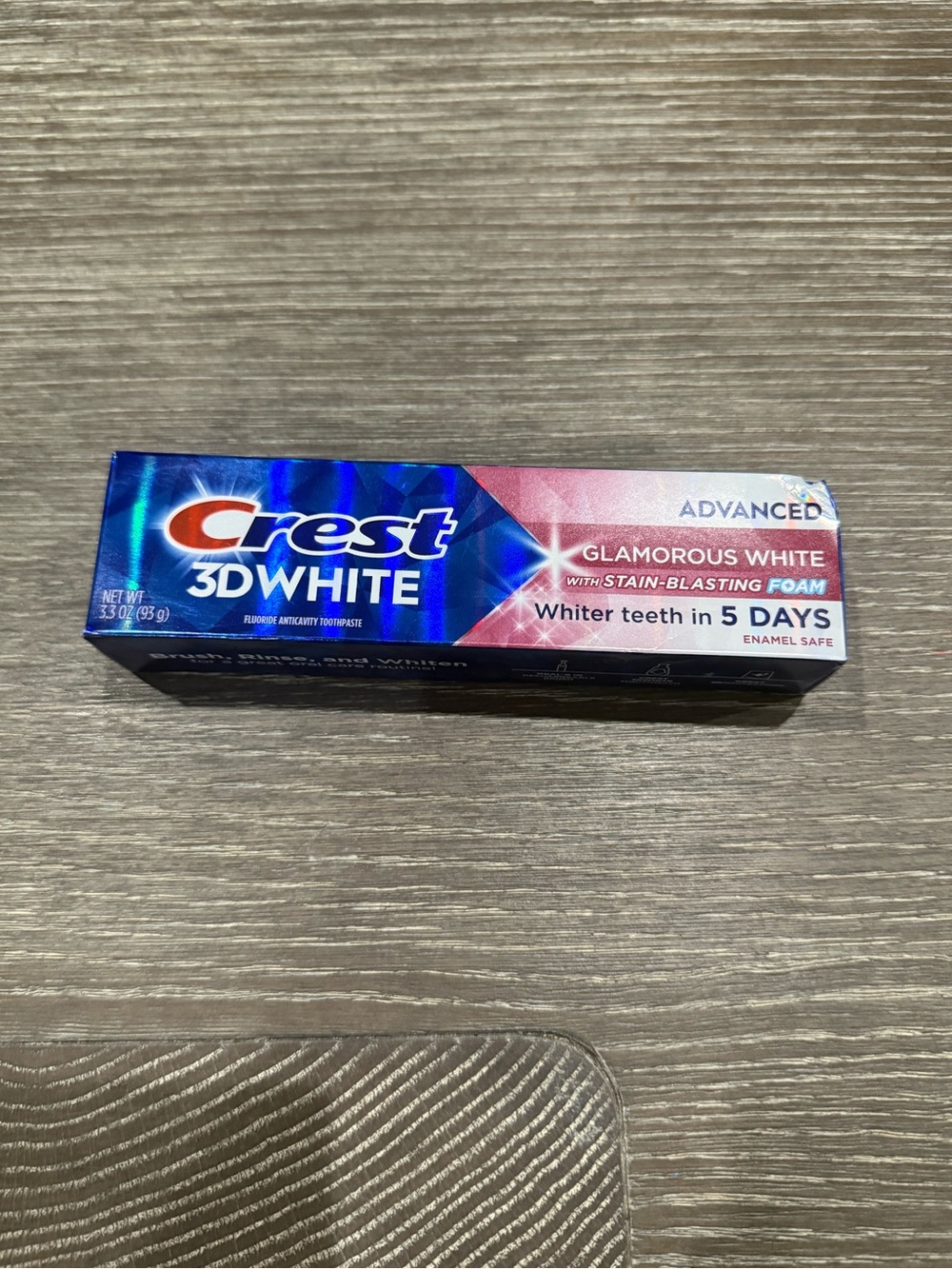 Crest 3D white advanced glamorous white with stain blasting foam enamel safe
